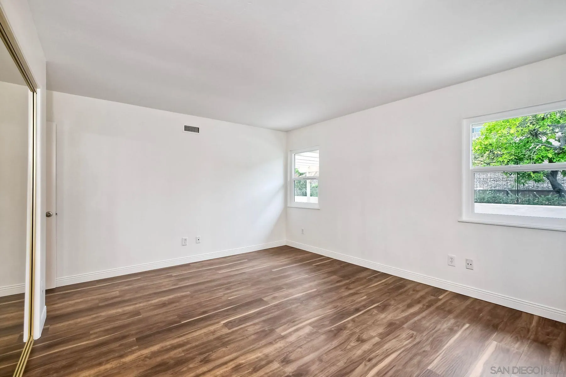 https://cdn.realtyfeed.com/cdn/127/250037624/ce77b414678b75c957ae0a1b400dcd97.webp