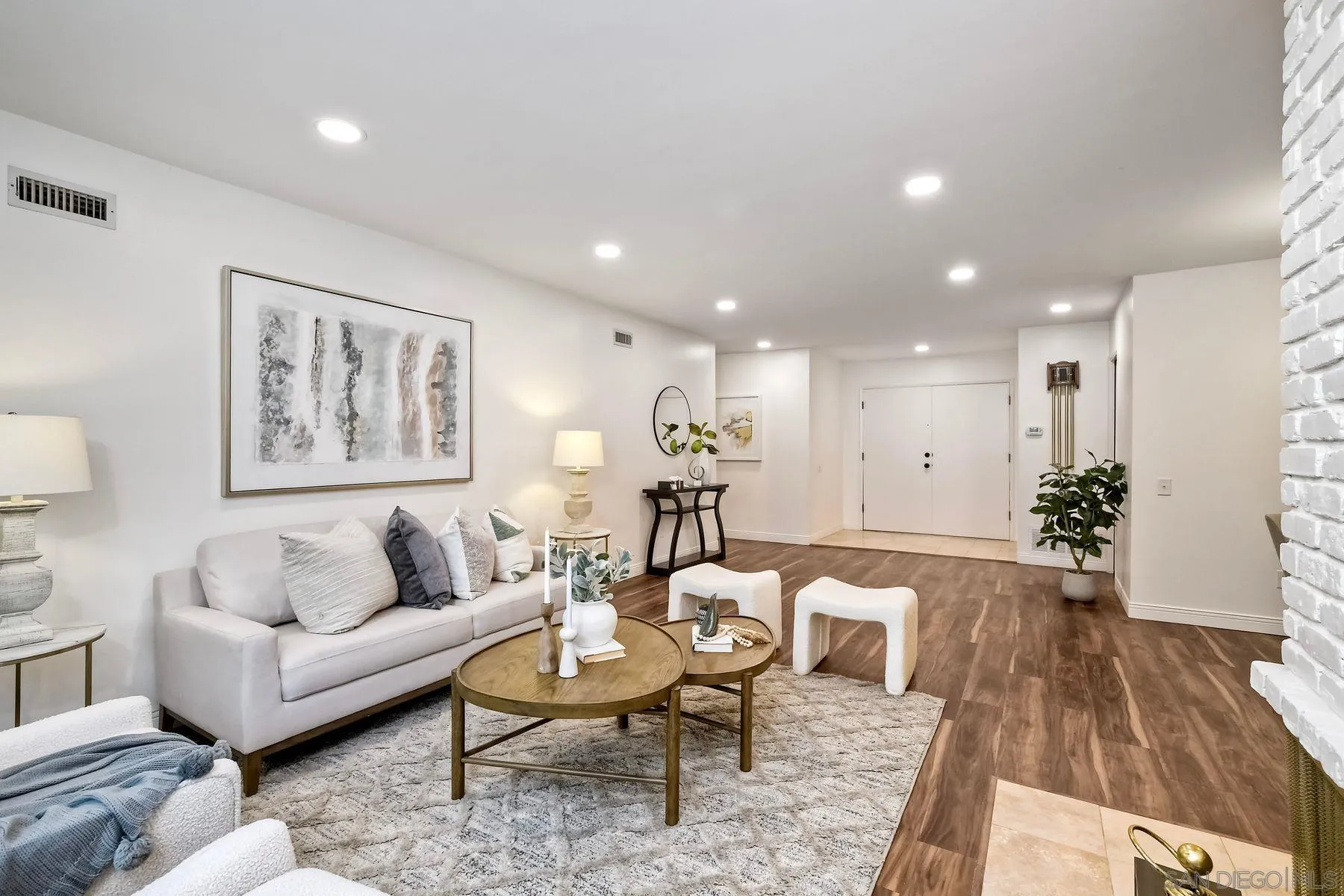 https://cdn.realtyfeed.com/cdn/127/250037624/defd8e8e908d0cfe046dcd0637e7026e.webp