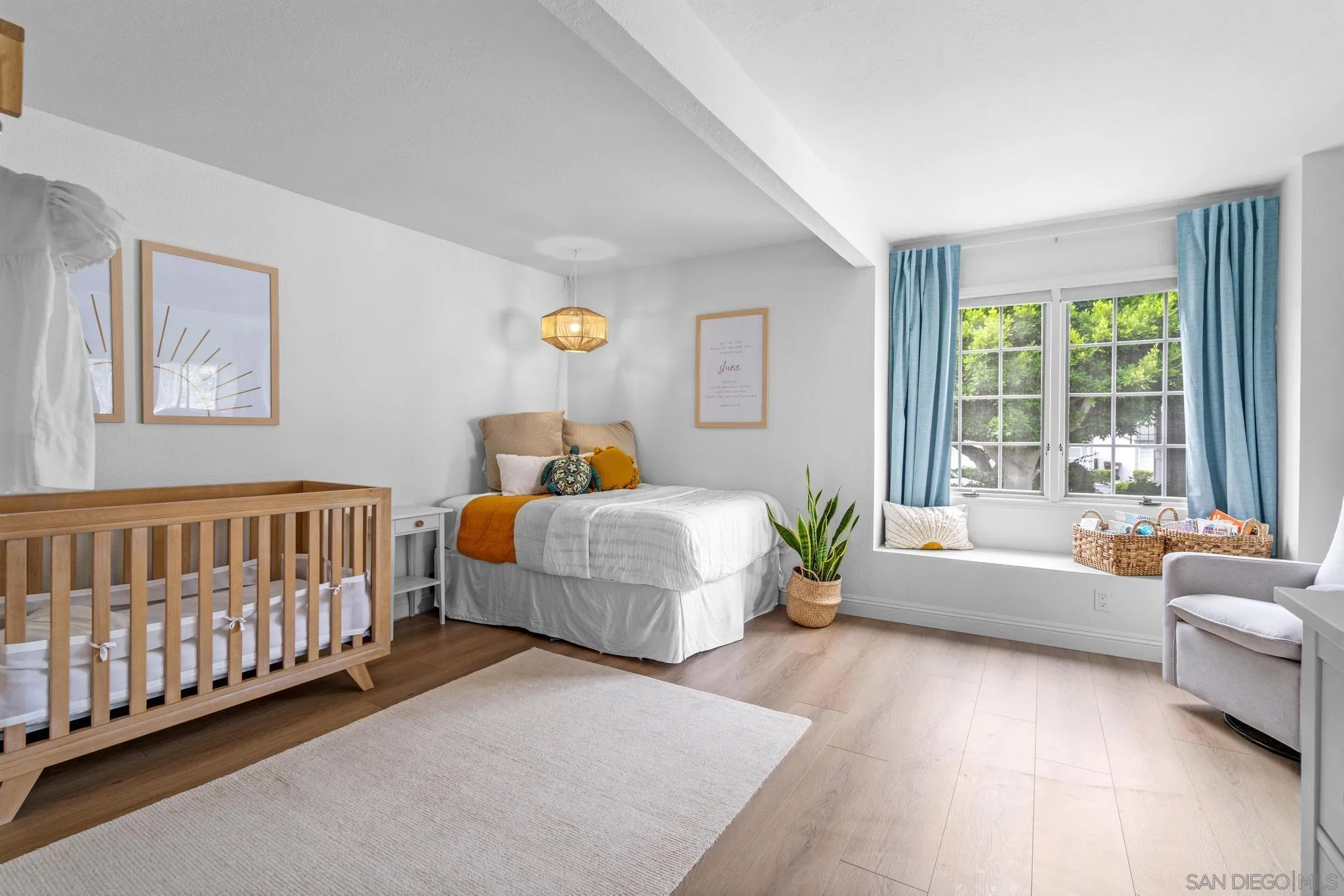 https://cdn.realtyfeed.com/cdn/127/250037626/4242ffdbc8a0e3e48f52e749202e026c.webp