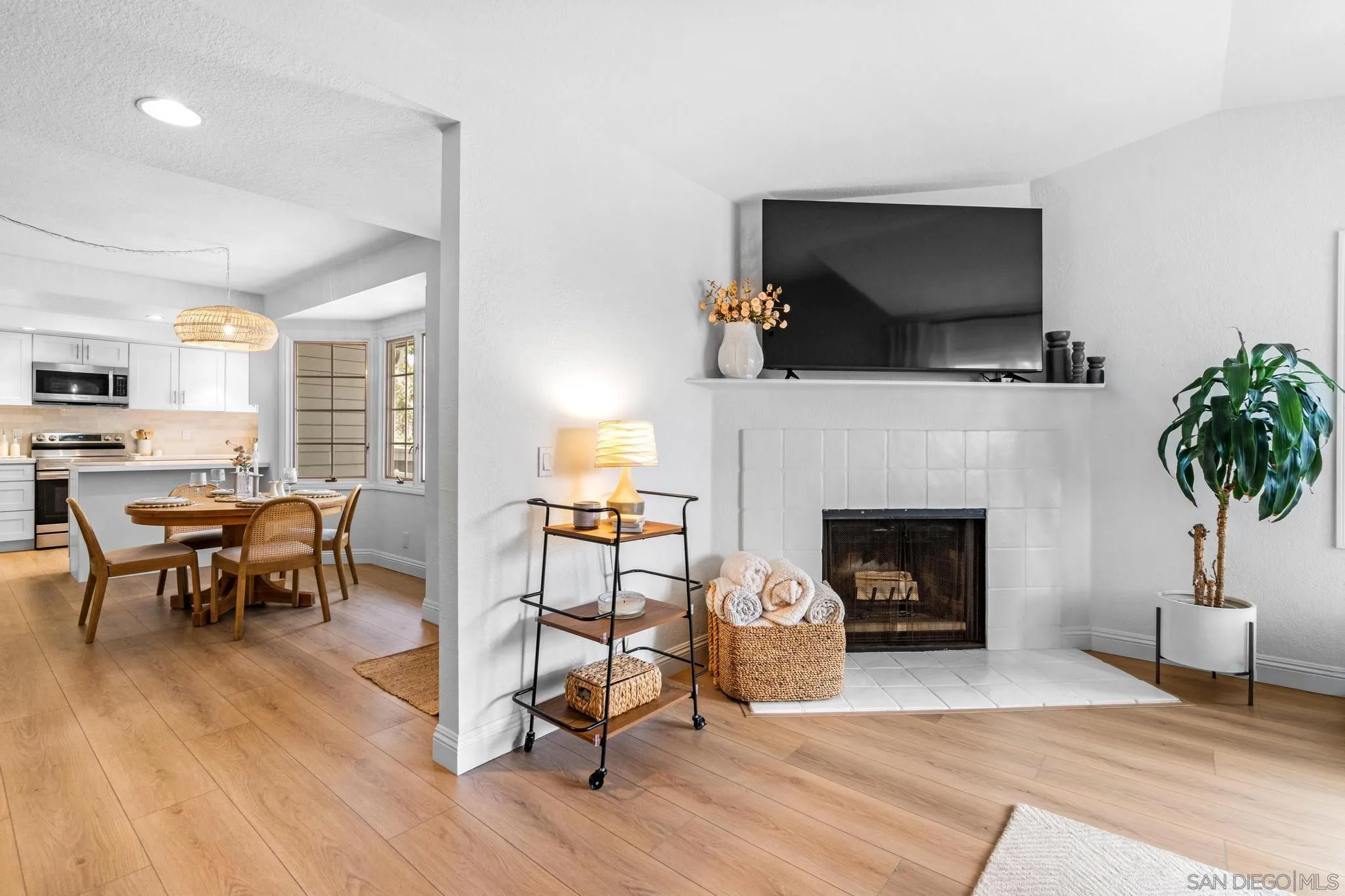https://cdn.realtyfeed.com/cdn/127/250037626/5626da3f4c96152ef44dbc168334cb07.webp