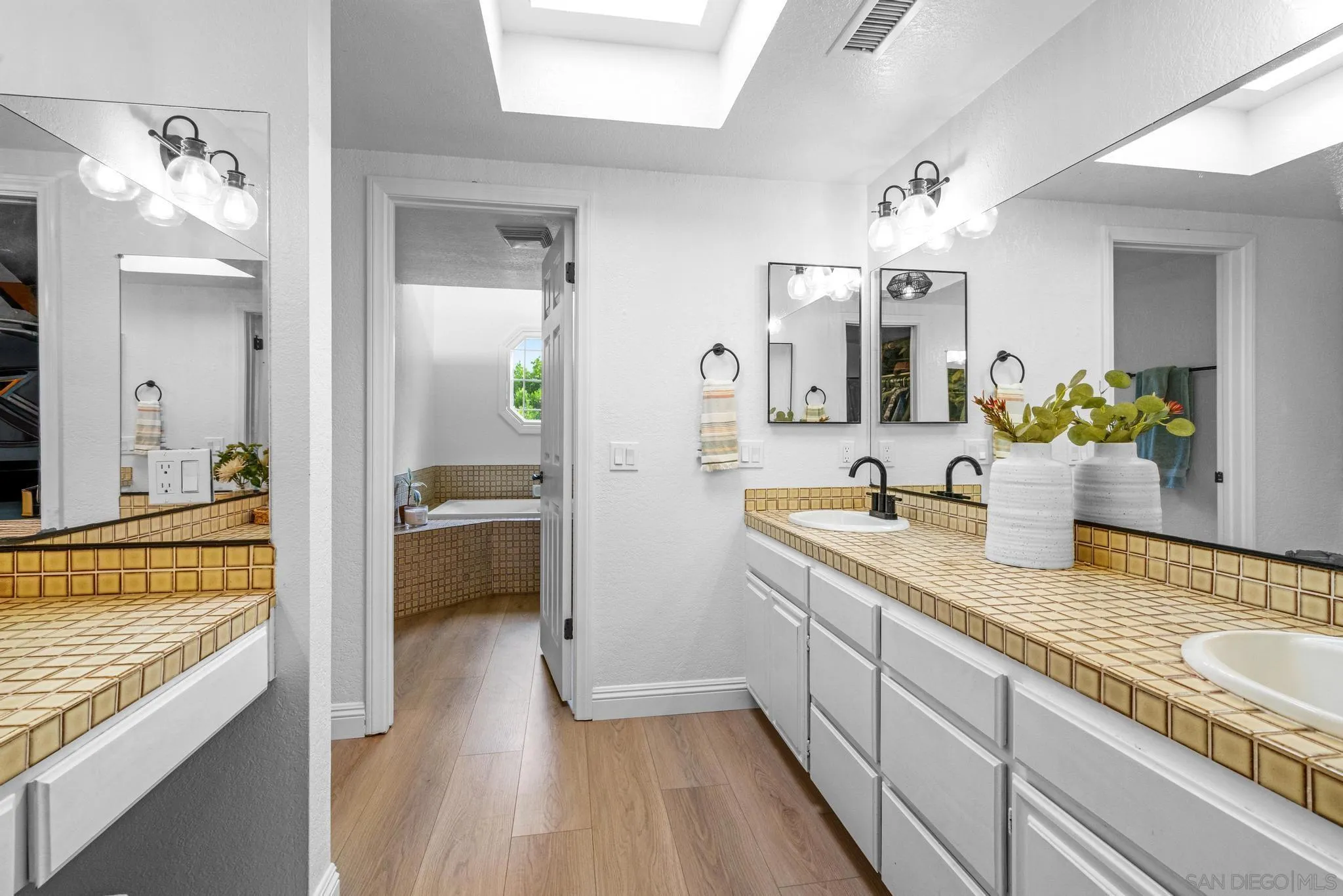 https://cdn.realtyfeed.com/cdn/127/250037626/5ebd297158c0e0295eb37b2065e7c6f1.webp