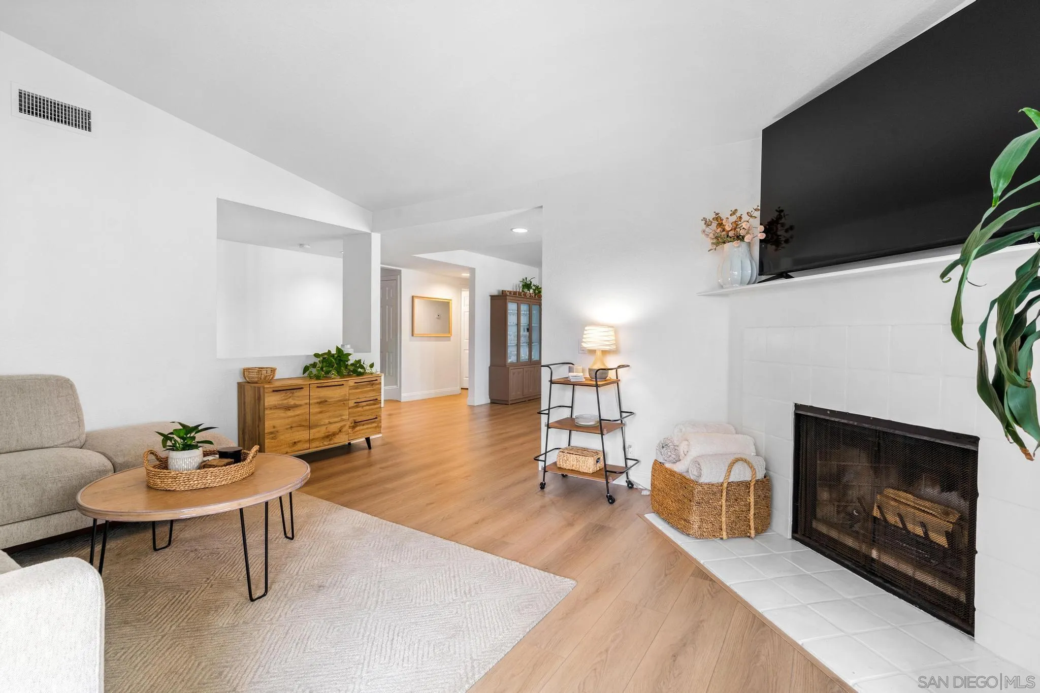 https://cdn.realtyfeed.com/cdn/127/250037626/7139a47a15e73a63af753ac6deb32bd9.webp