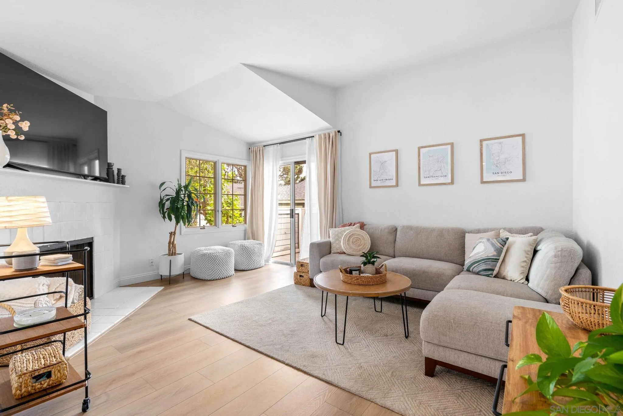https://cdn.realtyfeed.com/cdn/127/250037626/998e76552a7d65c2999a5085a375eabe.webp