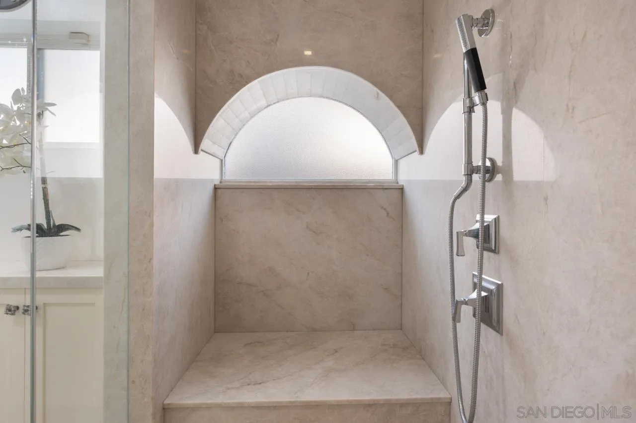 https://cdn.realtyfeed.com/cdn/127/250037627/51cbdfcd6b0bd3ab9feaa49431a46834.webp