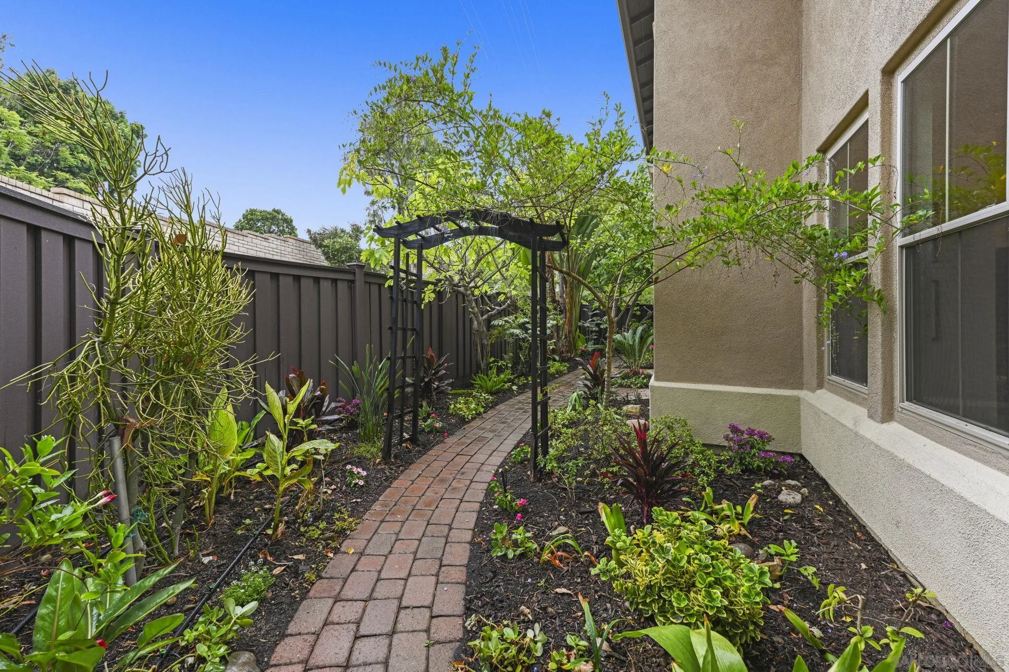 Photo #4: 250037628 Listing 