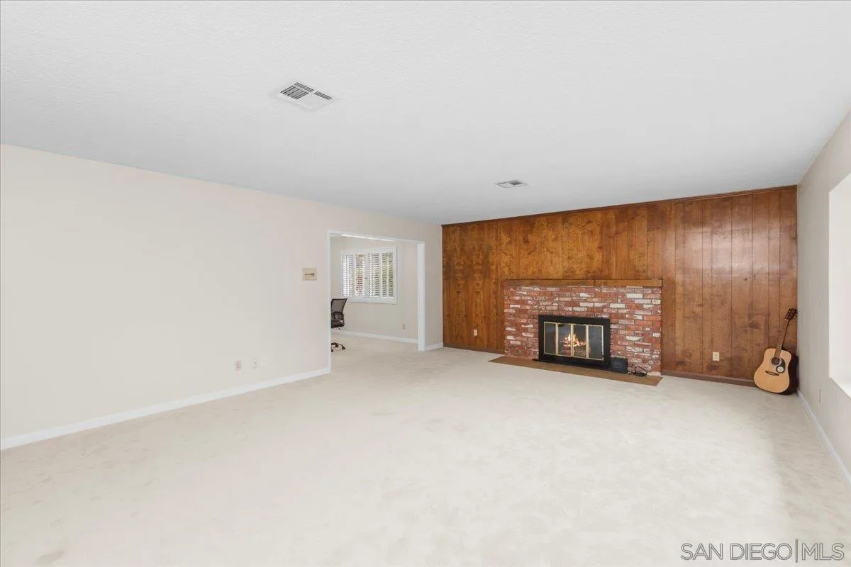 https://cdn.realtyfeed.com/cdn/127/250037629/23fce1b9388a47916c47a254b1adece1.webp