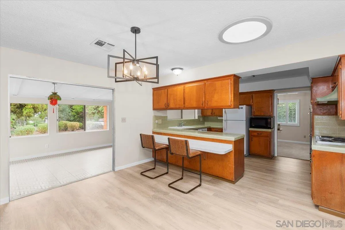 https://cdn.realtyfeed.com/cdn/127/250037629/72755a6fd61a78d336e949242b1cee19.webp