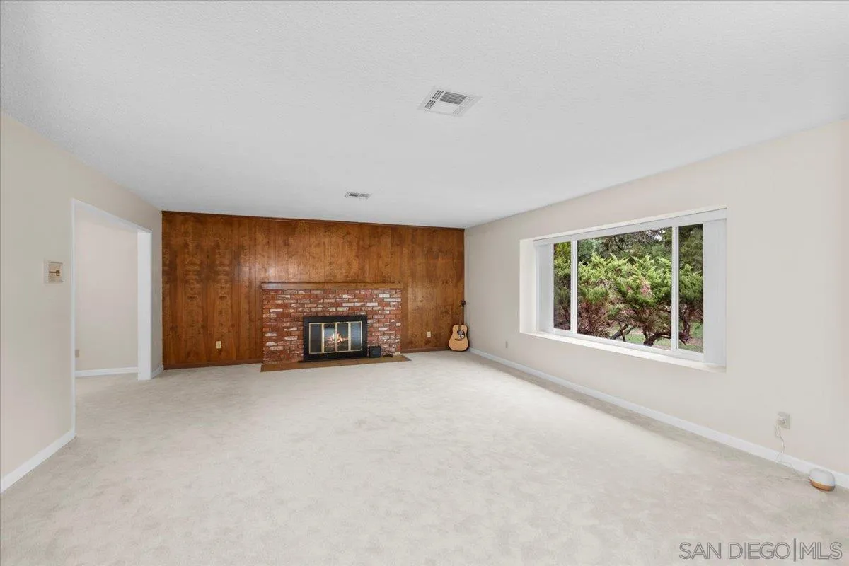 https://cdn.realtyfeed.com/cdn/127/250037629/984596ec83de6f38b36e123df1520cd4.webp