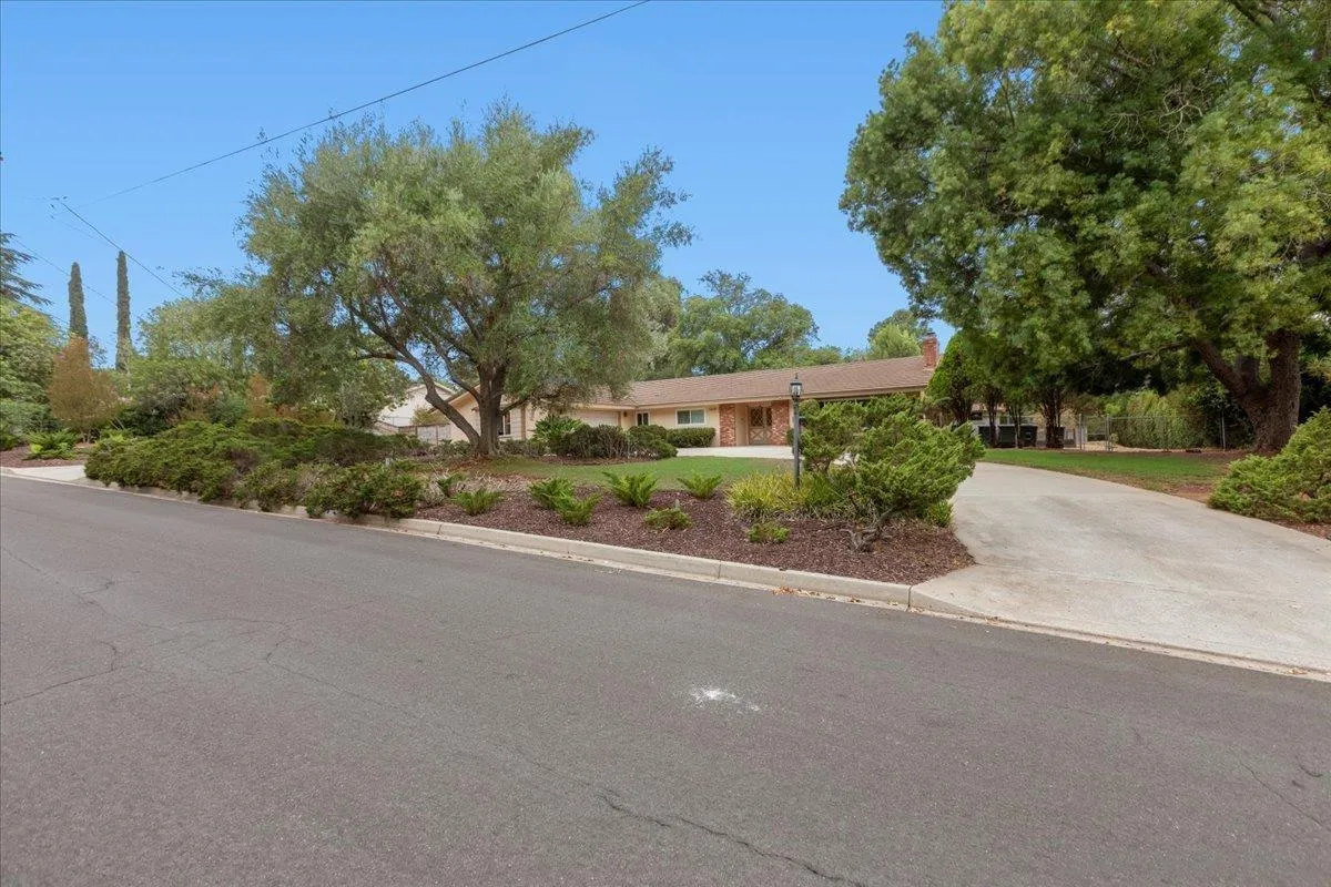 https://cdn.realtyfeed.com/cdn/127/250037629/c79dfb81a35b0e0703393b7f06857cc6.webp