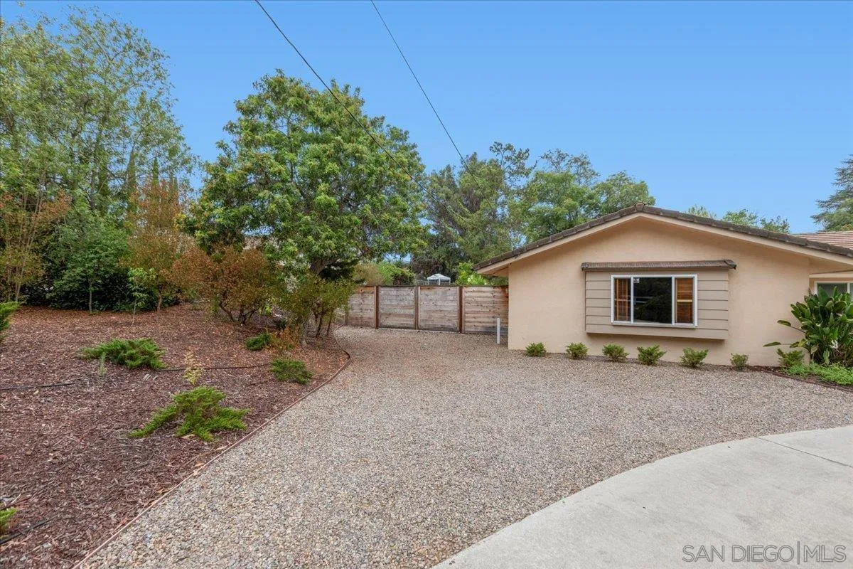https://cdn.realtyfeed.com/cdn/127/250037629/e01212d54be9a4071a6dbcb73d9e99e7.webp