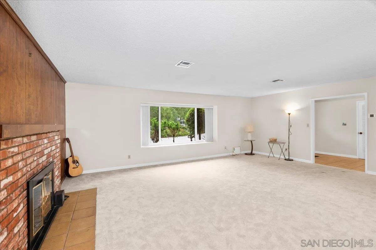 https://cdn.realtyfeed.com/cdn/127/250037629/e5e281cd6c406a0f18acceb8a509fc51.webp
