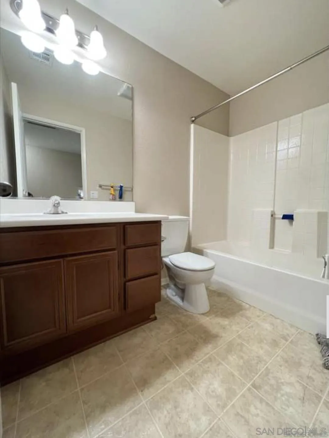 https://cdn.realtyfeed.com/cdn/127/250037636/3d9fefda9b2d0e38ab8712f942e784e2.webp