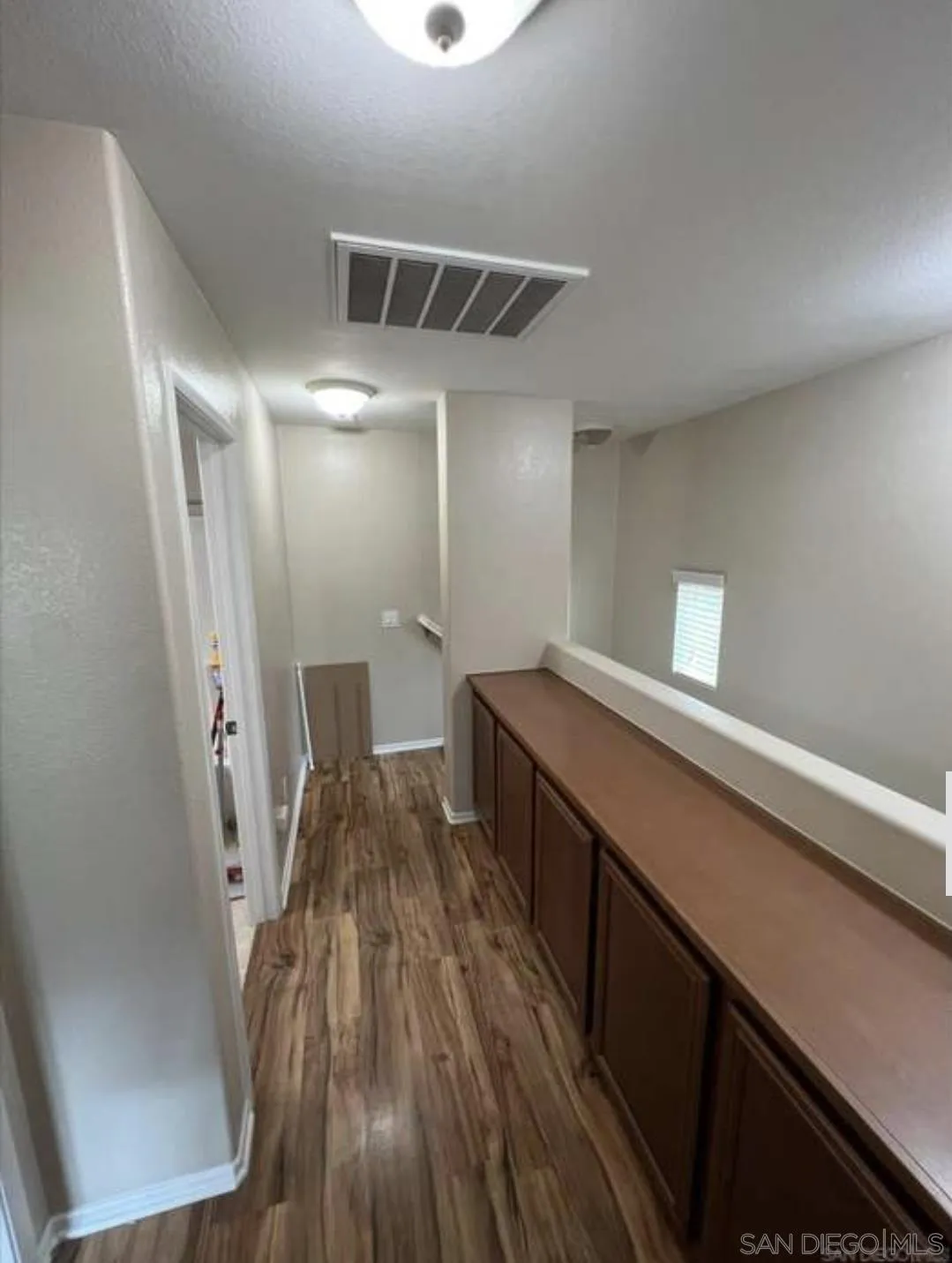 https://cdn.realtyfeed.com/cdn/127/250037636/c977418934bab7df301ff34a3ff06c06.webp