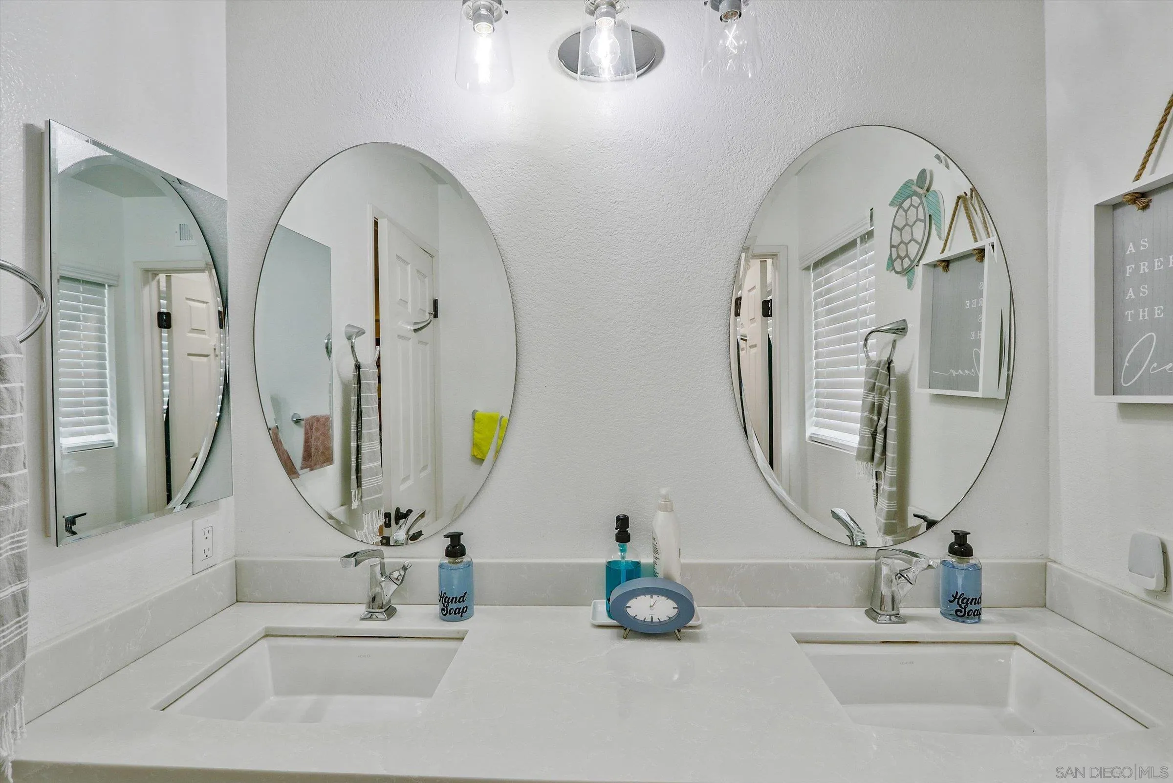 https://cdn.realtyfeed.com/cdn/127/250037641/b4c0f5ea41da155587dc515b205f76ad.webp