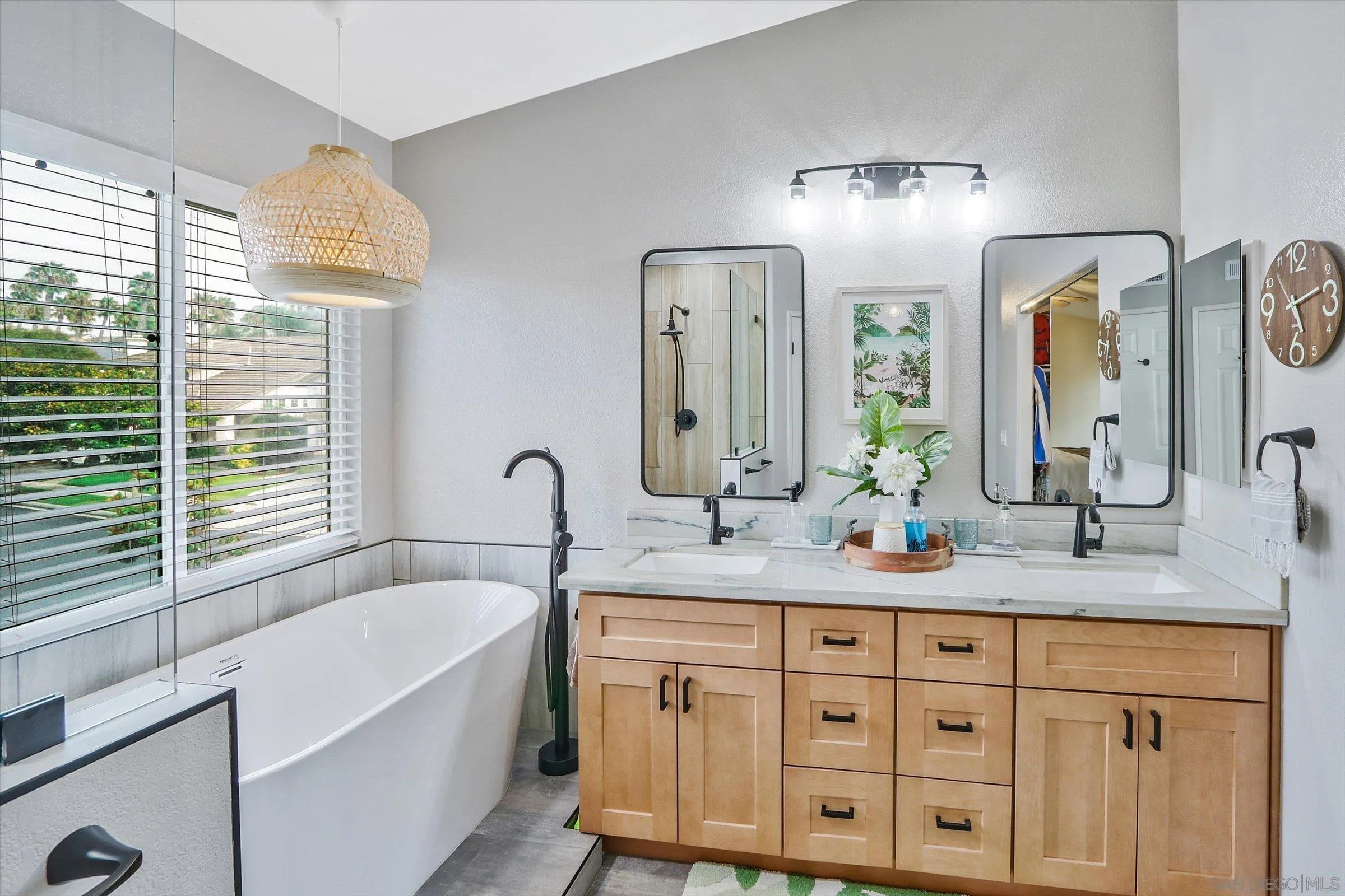 https://cdn.realtyfeed.com/cdn/127/250037641/c8ad30530ac49f33c5fce053de786ed2.webp