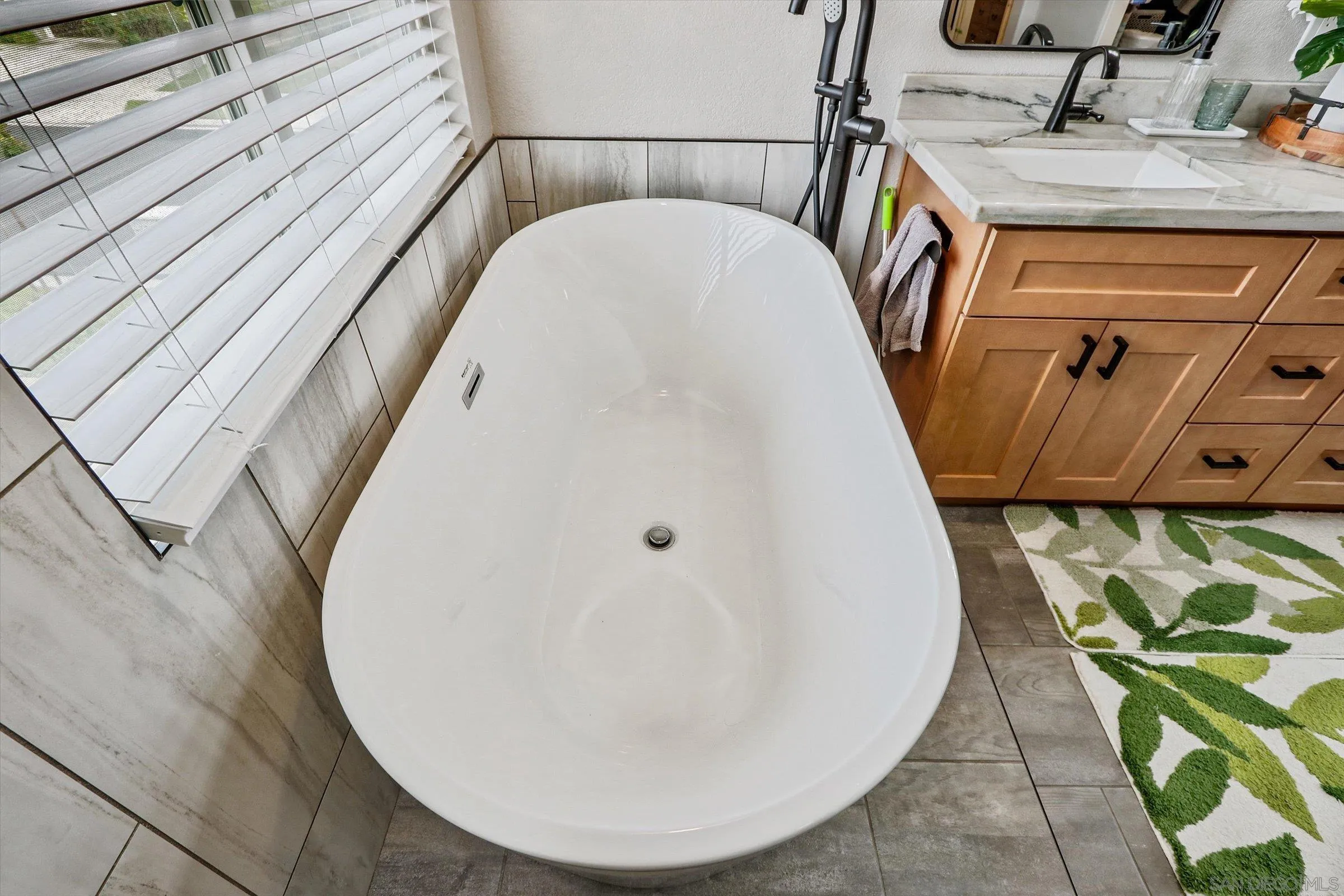 https://cdn.realtyfeed.com/cdn/127/250037641/d76649a32dd3b517a0dc8dbc48c6bc09.webp