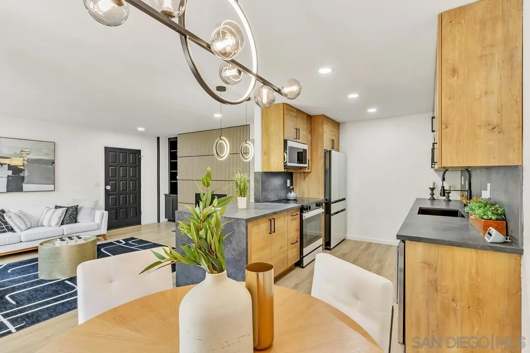 https://cdn.realtyfeed.com/cdn/127/250037642/2067917eced6543f0ffa4756440f2820.webp