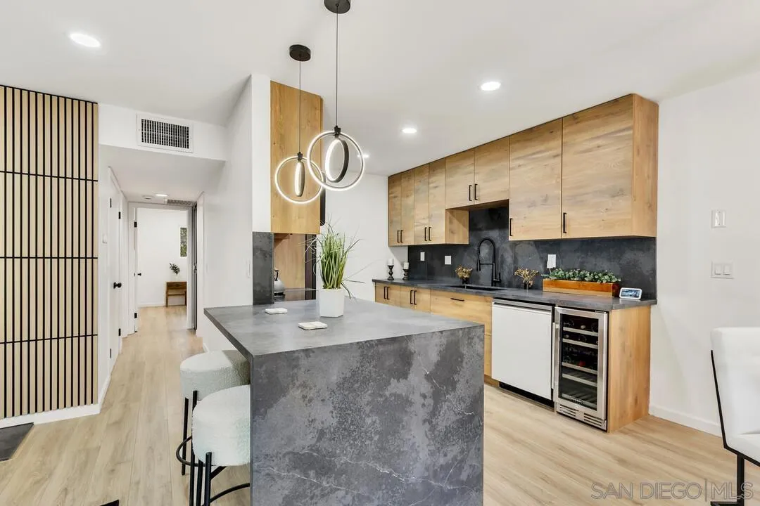 https://cdn.realtyfeed.com/cdn/127/250037642/efac7044b21da2b30d2a2744e7c18bb1.webp