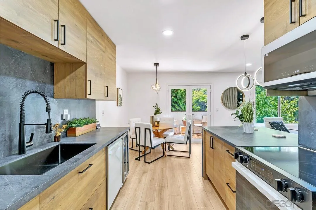 https://cdn.realtyfeed.com/cdn/127/250037642/fc8627368299e2d0e3c6c483461a2704.webp