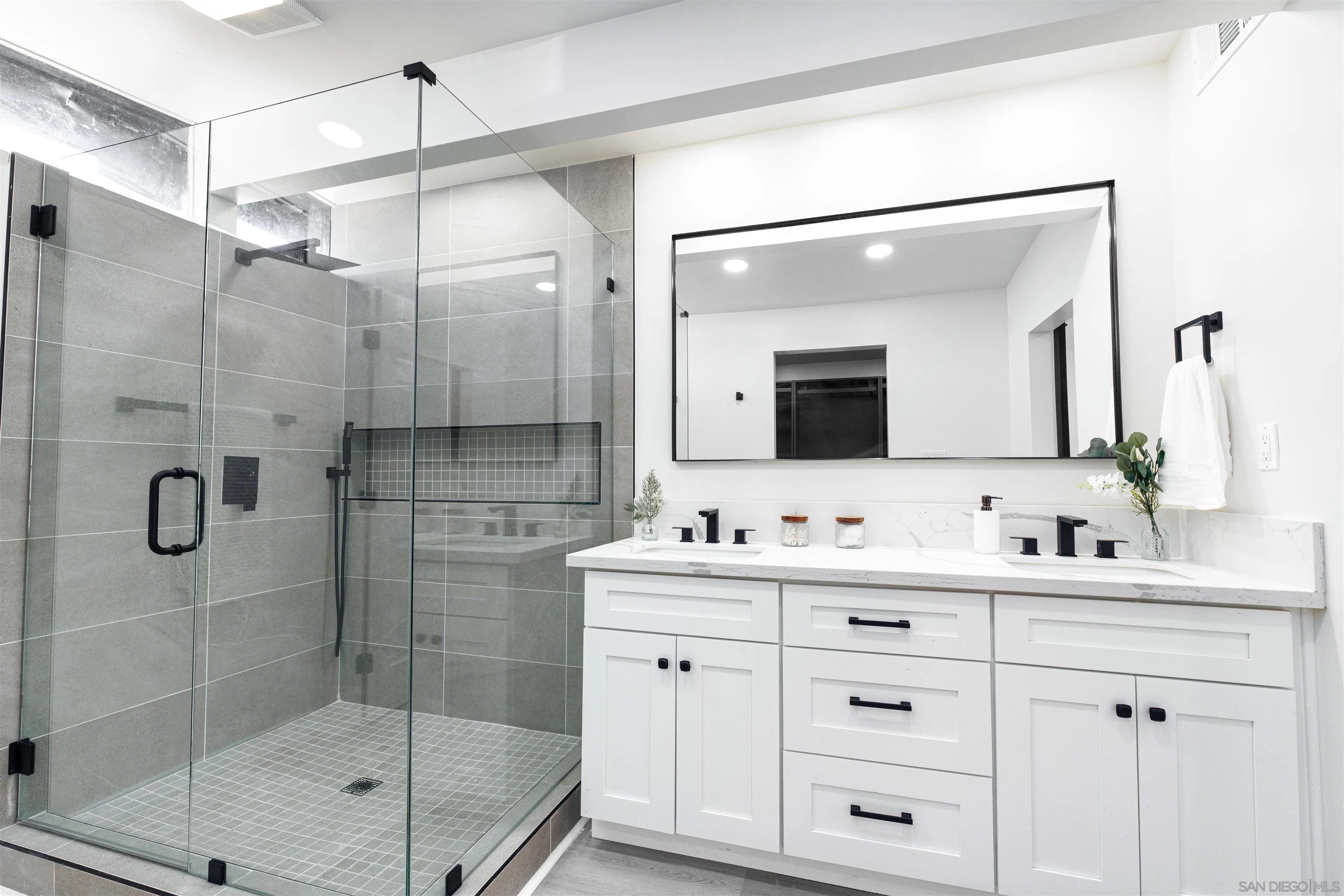 https://cdn.realtyfeed.com/cdn/127/250037649/3eb12c1388ac8f81e2e0f89ccc36b517.webp