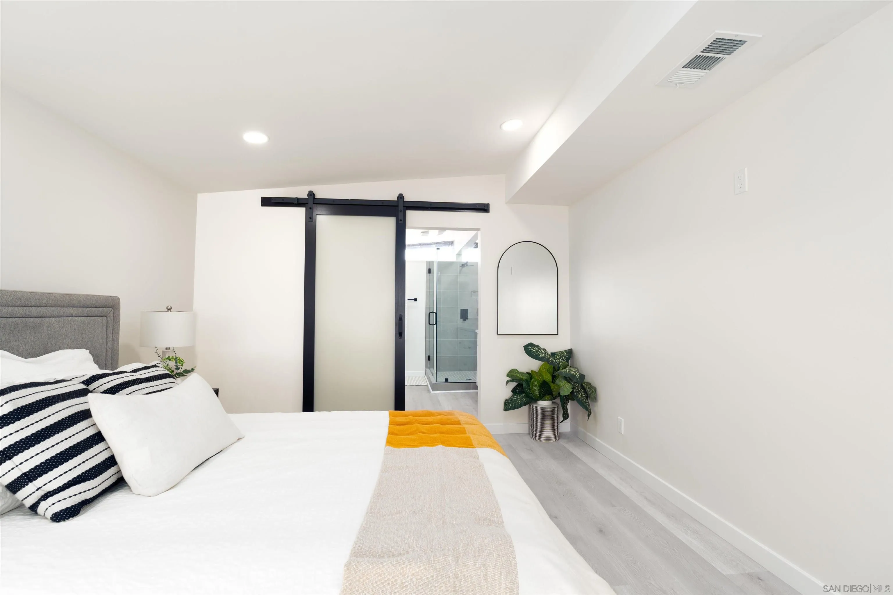 https://cdn.realtyfeed.com/cdn/127/250037649/6d244b2ea7c60f3685cbb09d5f03c712.webp