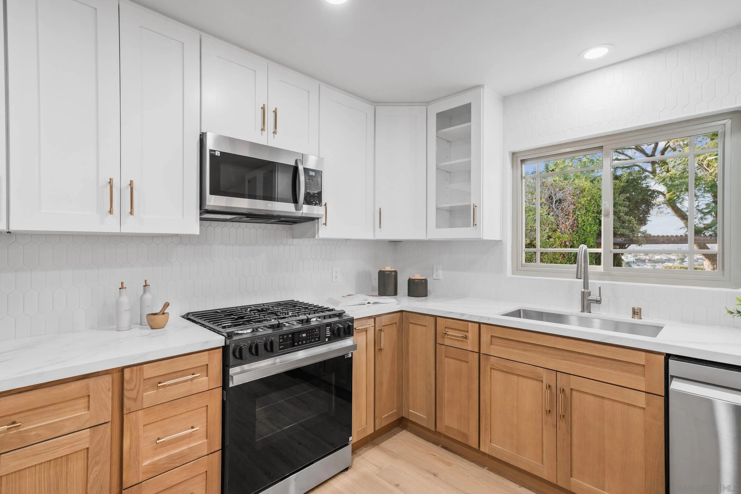 https://cdn.realtyfeed.com/cdn/127/250037653/70ec462eb26e1282a16e1ac5db1bcd53.webp