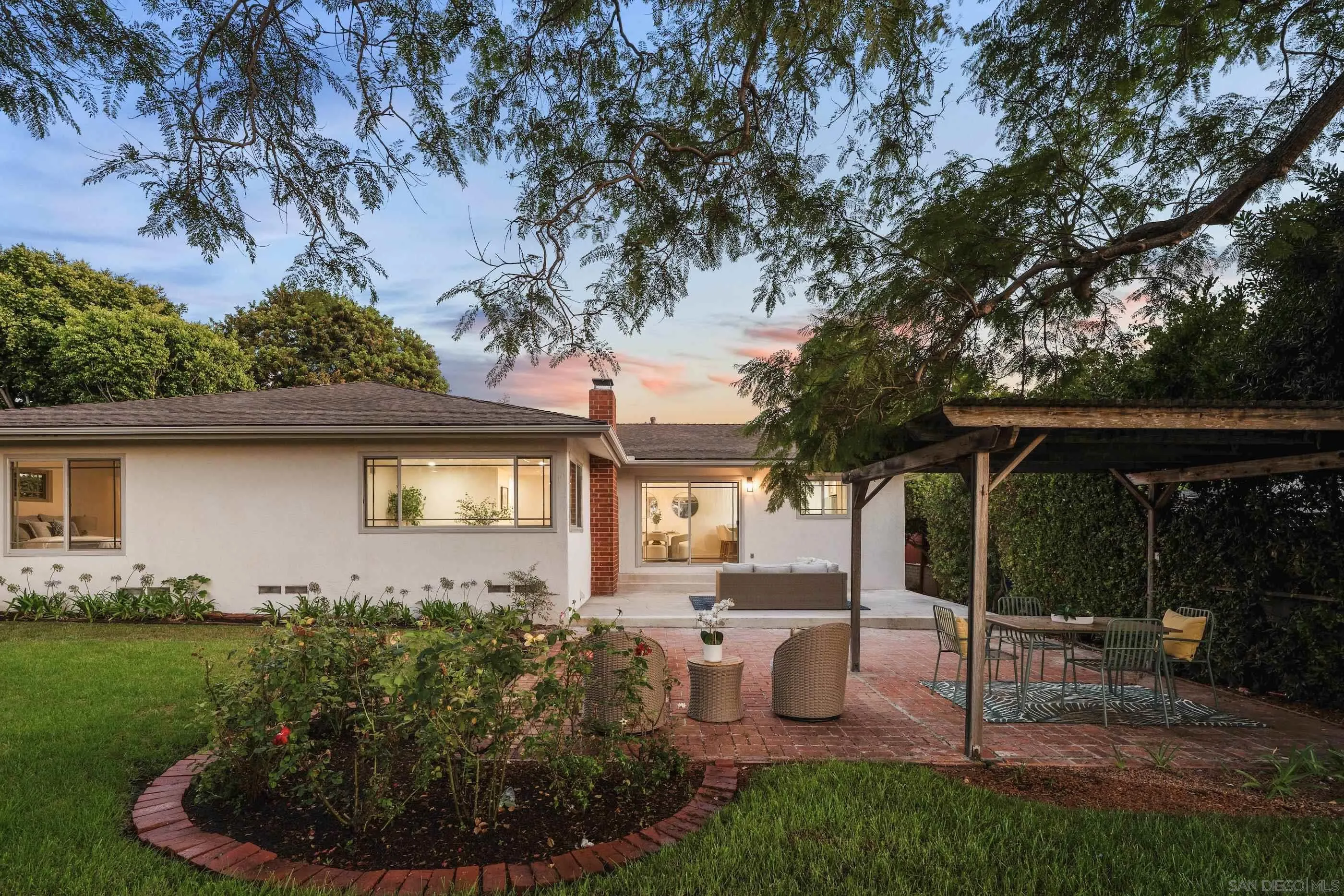 https://cdn.realtyfeed.com/cdn/127/250037653/7d06950ba3f53e802158c98824a2c0f6.webp
