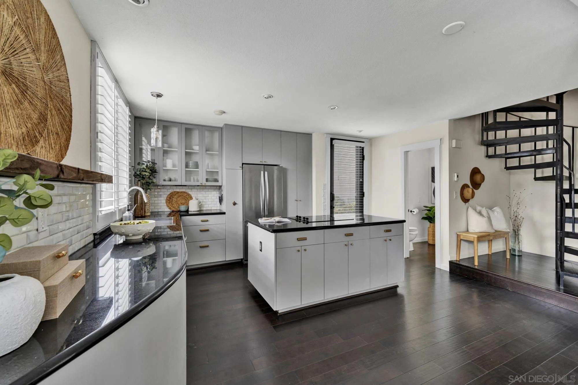 https://cdn.realtyfeed.com/cdn/127/250037654/41dcc57a30075c715b053eb8ebd95341.webp