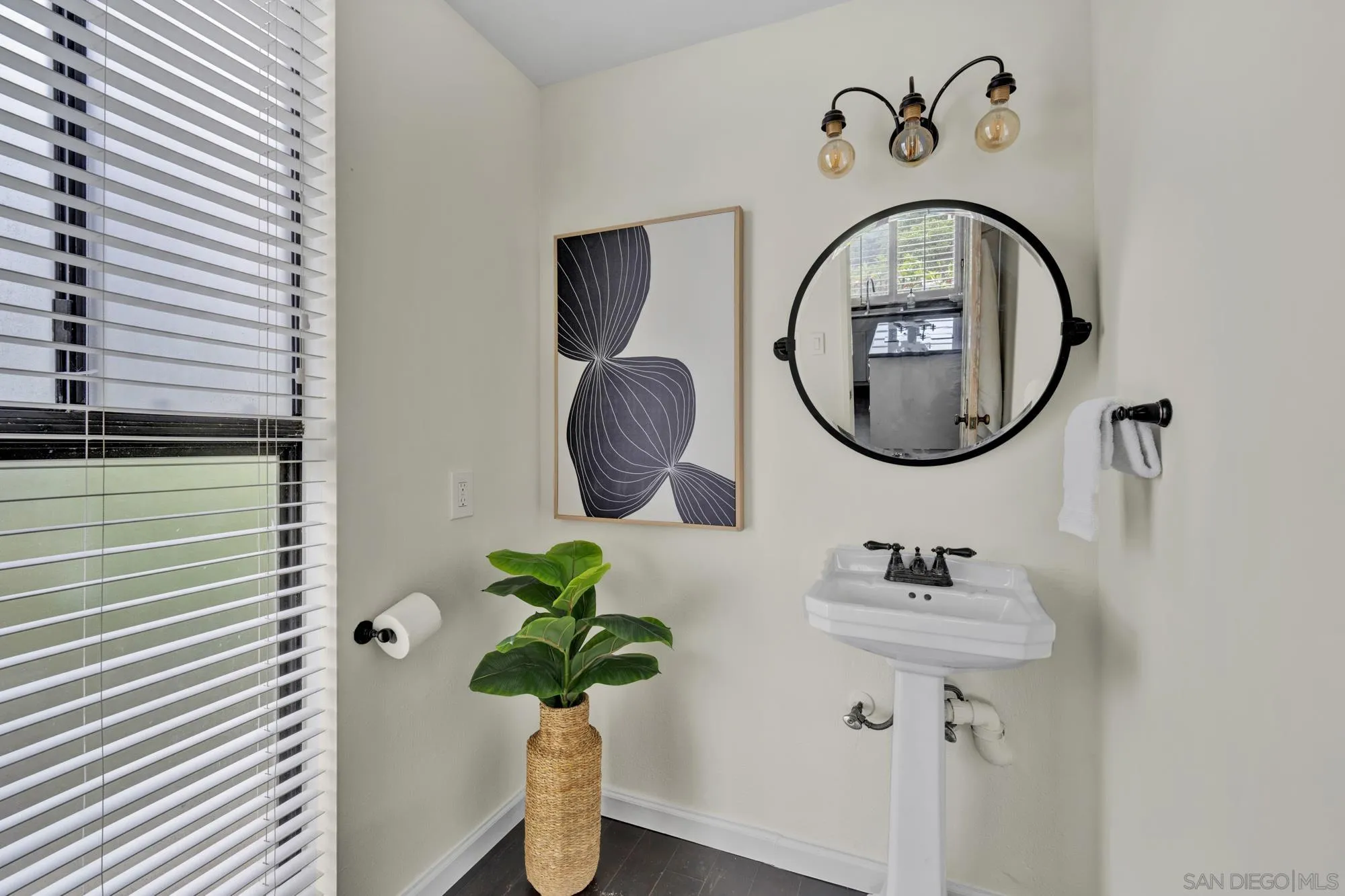 https://cdn.realtyfeed.com/cdn/127/250037654/88cce4b7106d1d5730cc0f16773b7467.webp