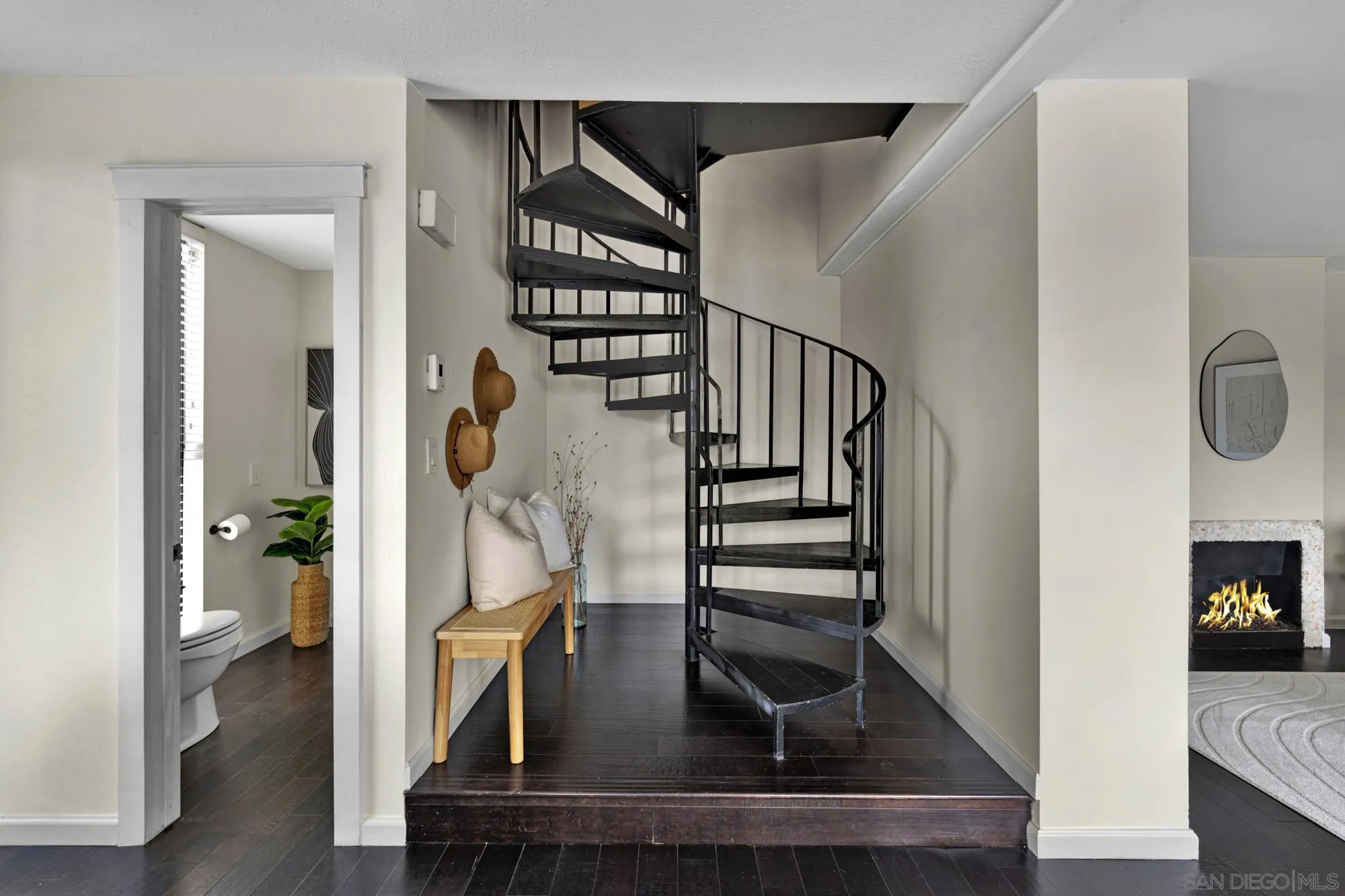 https://cdn.realtyfeed.com/cdn/127/250037654/984416fb1d8677cd87378bcf808b2e18.webp