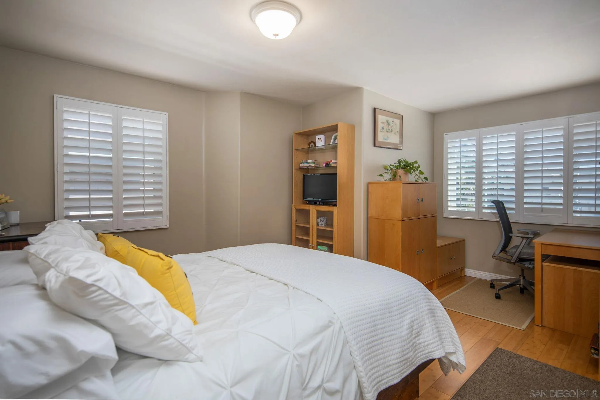 https://cdn.realtyfeed.com/cdn/127/250037655/1a8aef259d68a31b07db1feb5fedc980.webp