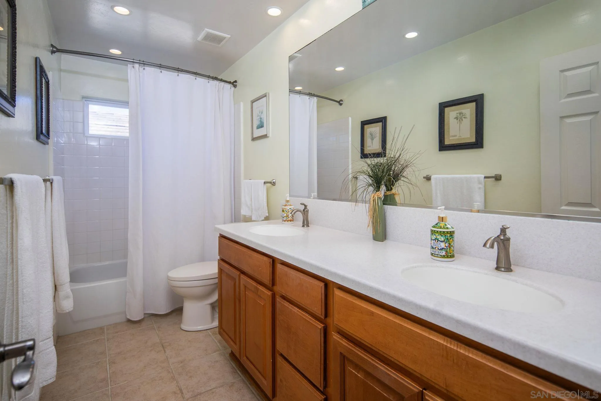 https://cdn.realtyfeed.com/cdn/127/250037655/a87885a752ecf274e49f313060c8a540.webp