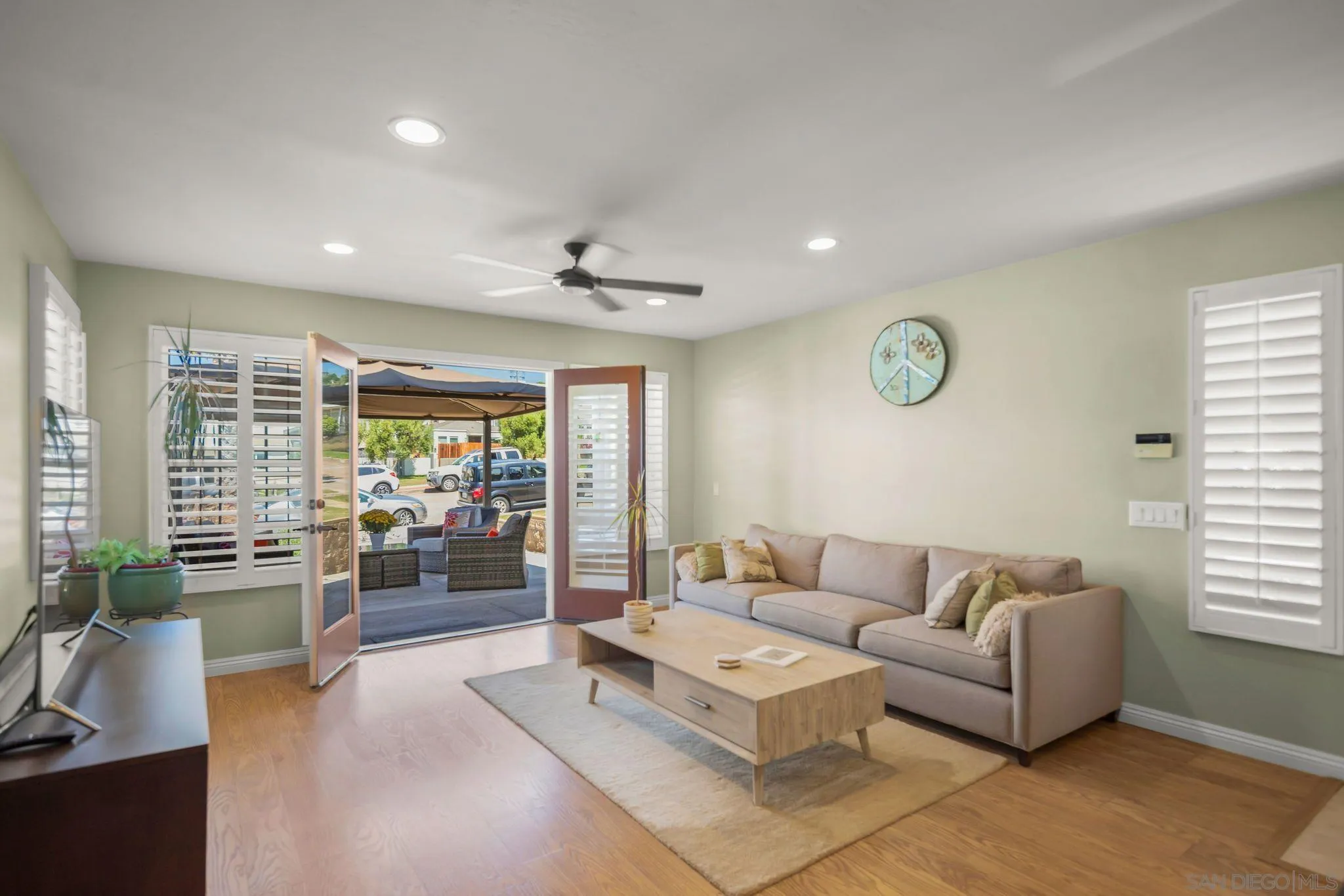 https://cdn.realtyfeed.com/cdn/127/250037655/b46f520b0dd8d9063091f6e7db677e17.webp
