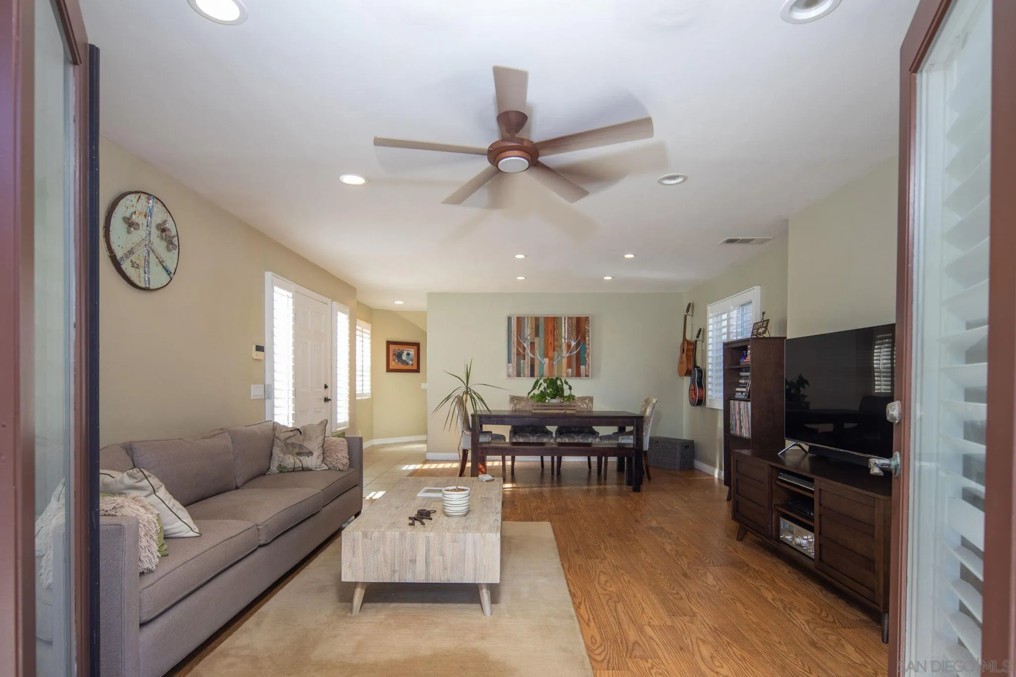 https://cdn.realtyfeed.com/cdn/127/250037655/cfbef664cabb34e70e93a99b0916221c.webp