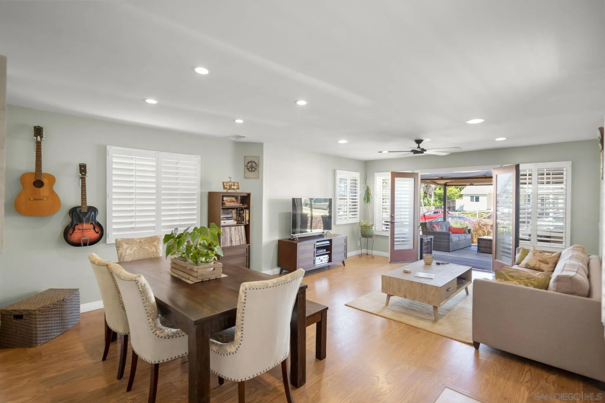 https://cdn.realtyfeed.com/cdn/127/250037655/d02e7116b2c3c8807bdabbe0207c7d7b.webp