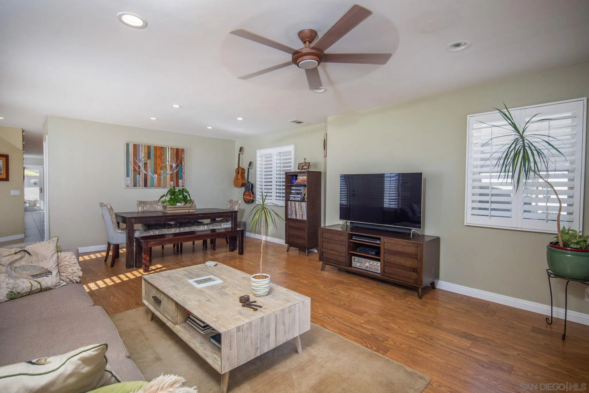 https://cdn.realtyfeed.com/cdn/127/250037655/d8b041c6a15a5671763238d0a7973e1a.webp