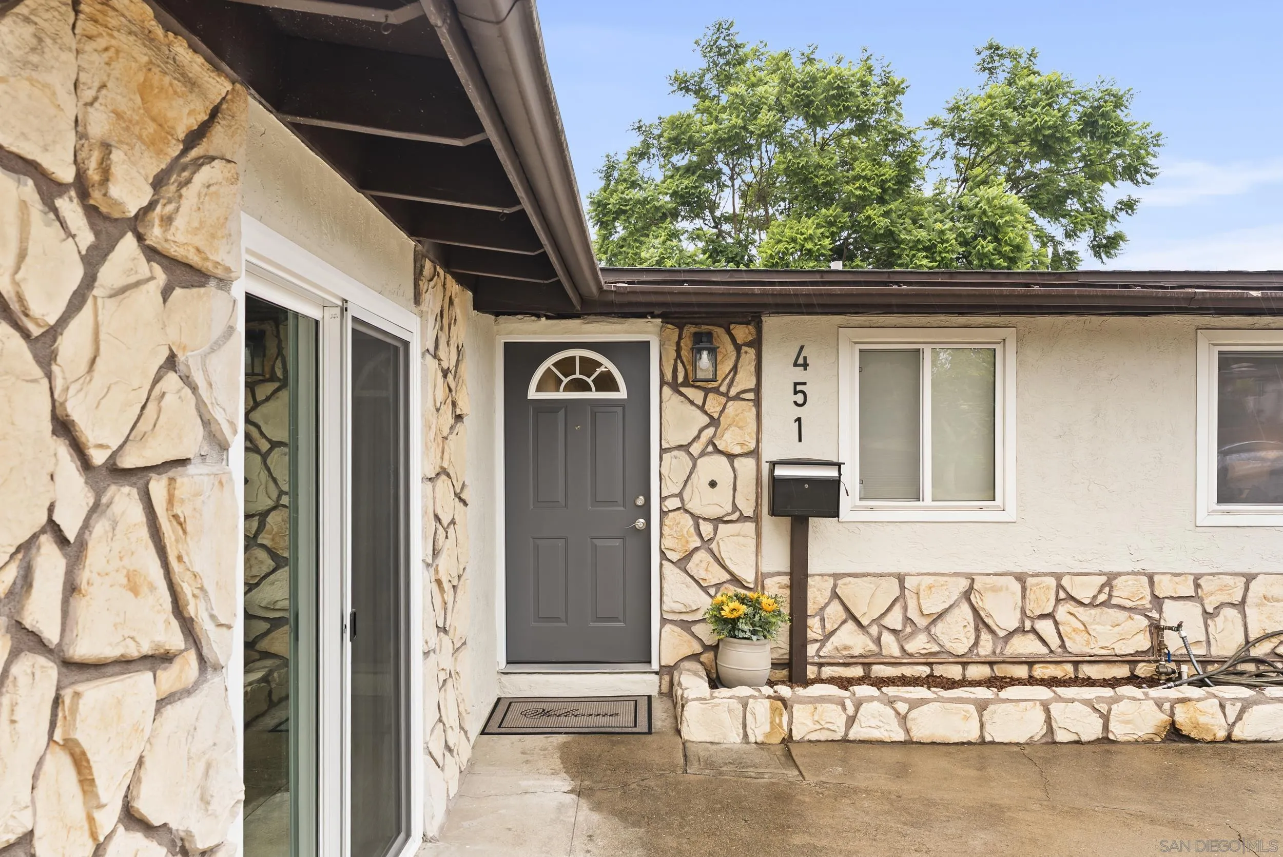 https://cdn.realtyfeed.com/cdn/127/250037656/5ba7ae0d79a2bd5775f8a905abeda612.webp