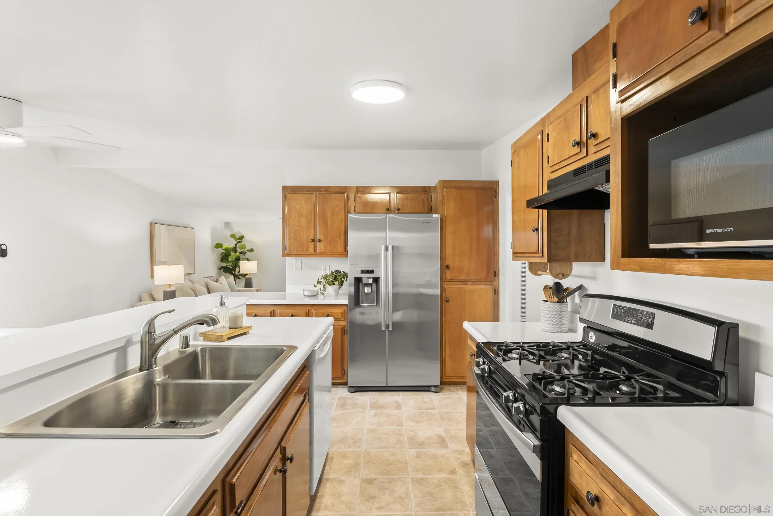 https://cdn.realtyfeed.com/cdn/127/250037656/ae2d003898e12308bf85b47bc655f802.webp