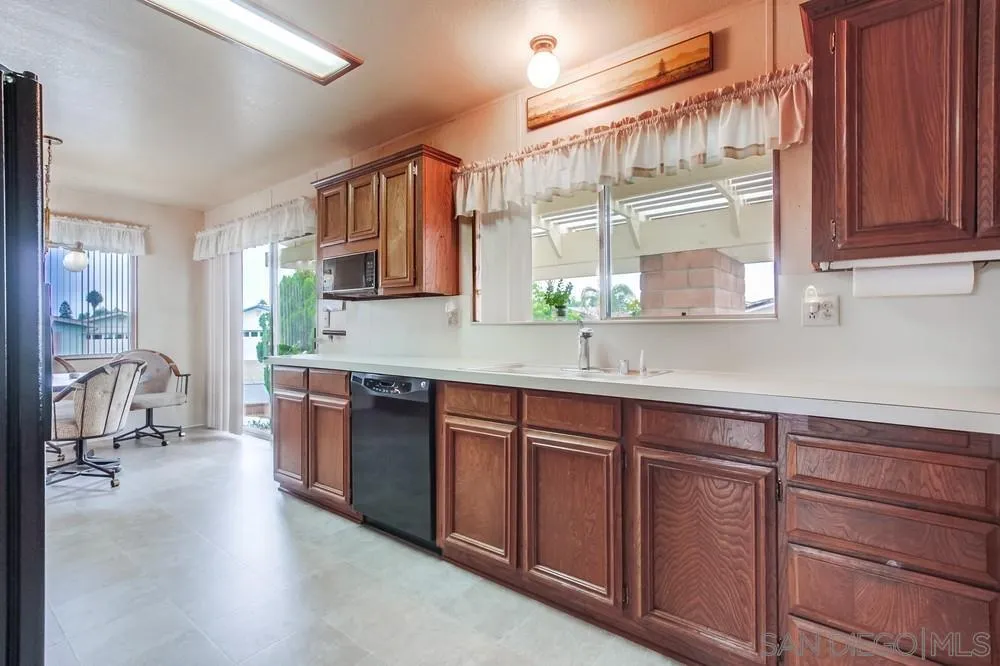 https://cdn.realtyfeed.com/cdn/127/250037657/04ea76e6cd7e5d960d75201465af5432.webp