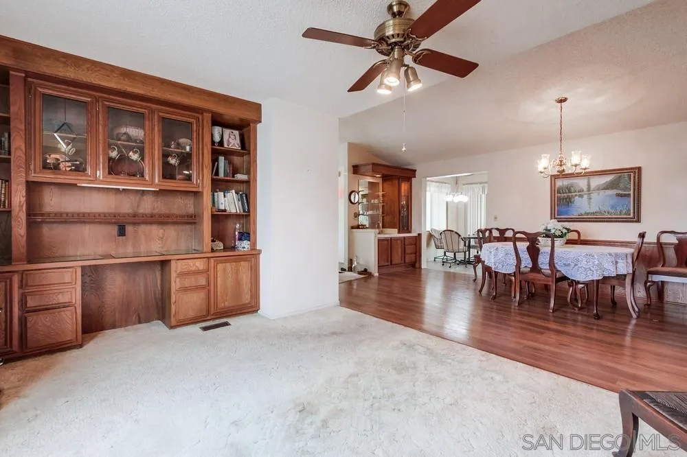https://cdn.realtyfeed.com/cdn/127/250037657/e8a59177363e983eb9d8d2a29bcbb3cb.webp