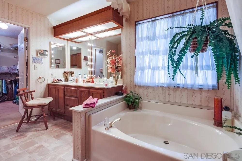 https://cdn.realtyfeed.com/cdn/127/250037657/e932491e6a14e34caba01107eb2c11a9.webp