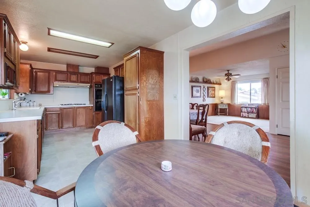 https://cdn.realtyfeed.com/cdn/127/250037657/f96a5086780227cf11a8257fc4ca6616.webp