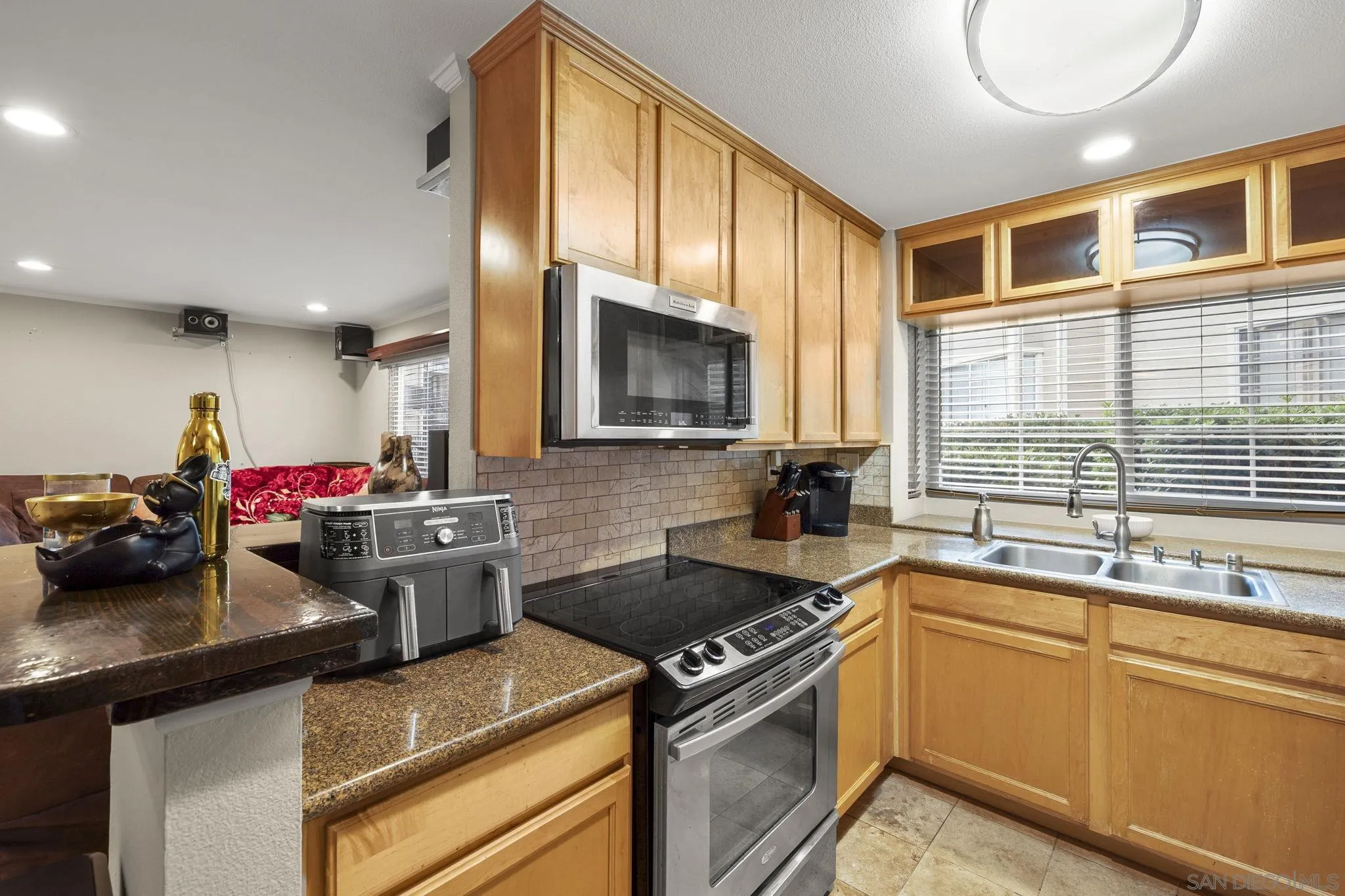 https://cdn.realtyfeed.com/cdn/127/250037662/27019bb8159e814b2ab6687e696ddcf6.webp