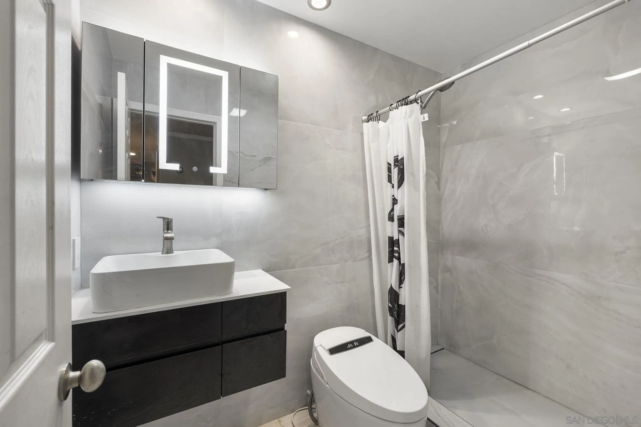 https://cdn.realtyfeed.com/cdn/127/250037662/cb81d49f37264dbfad0c569639a8265f.webp