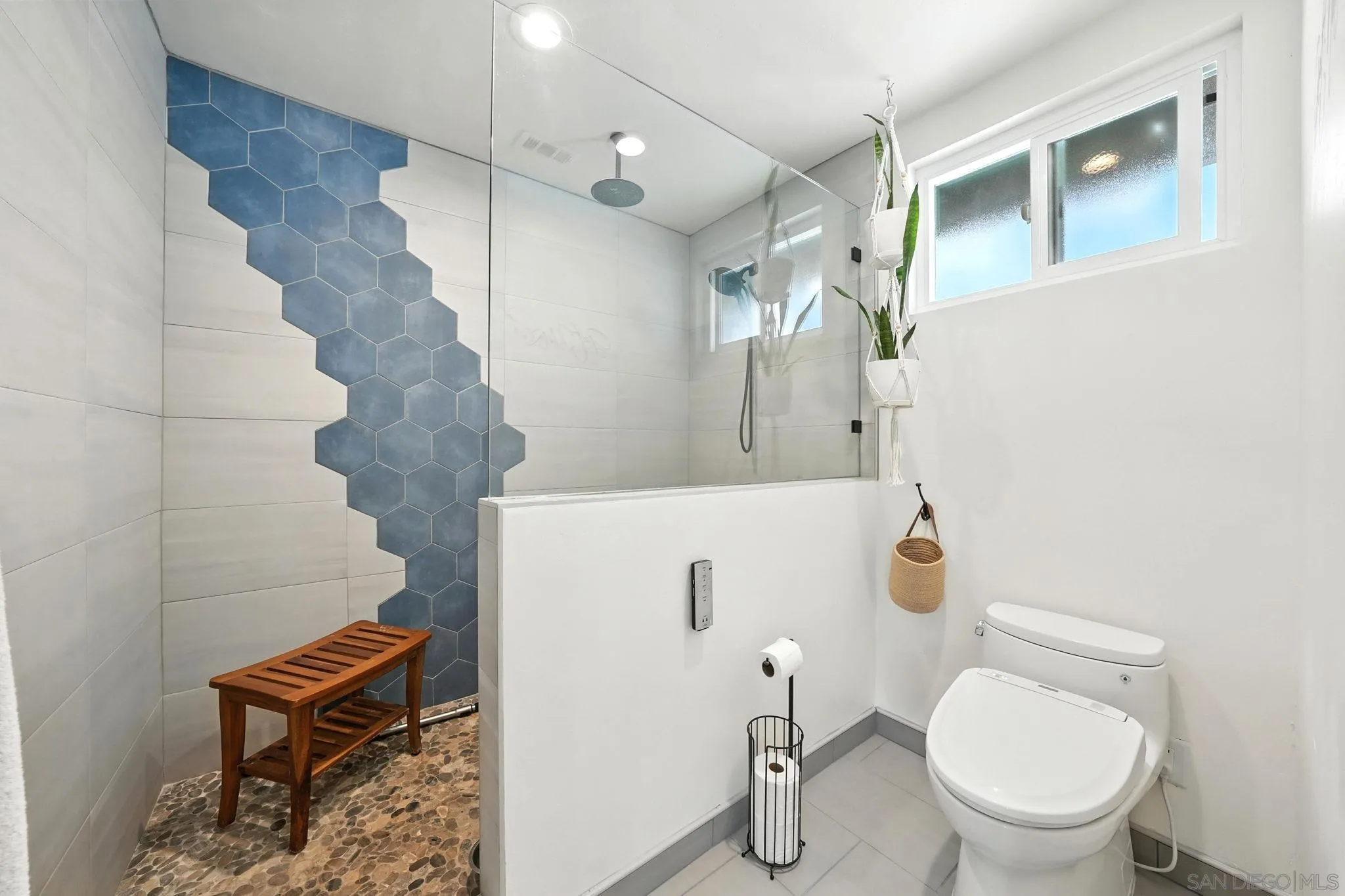 https://cdn.realtyfeed.com/cdn/127/250037665/a69aee82af86ed95f7cc1d7eb55fc98e.webp
