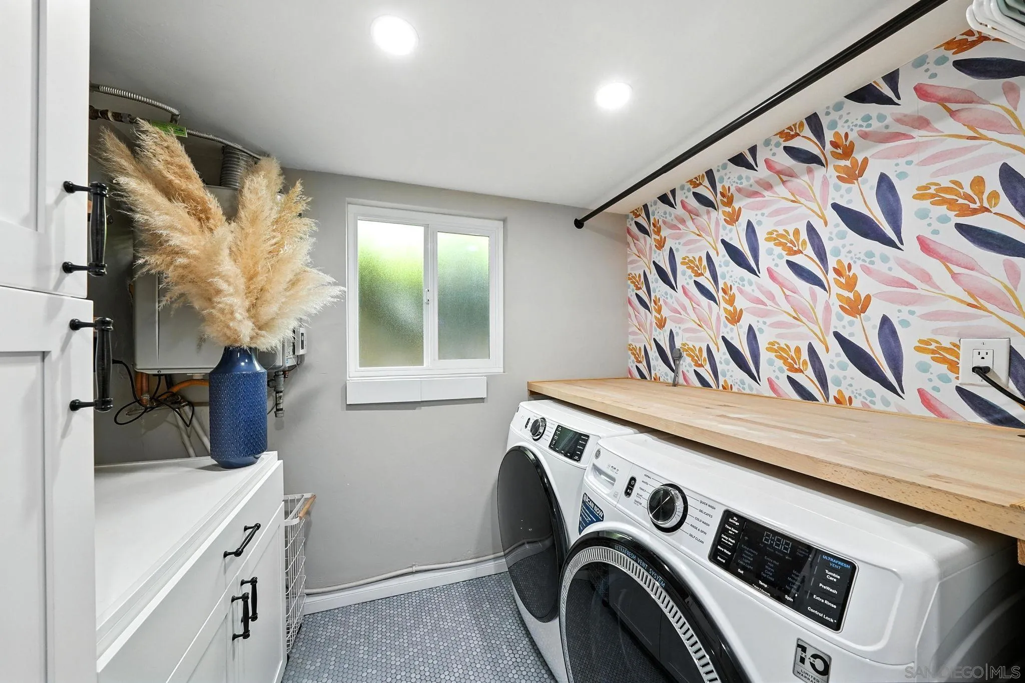https://cdn.realtyfeed.com/cdn/127/250037665/a6a4397126f18d44541ac0810a2e6eb4.webp
