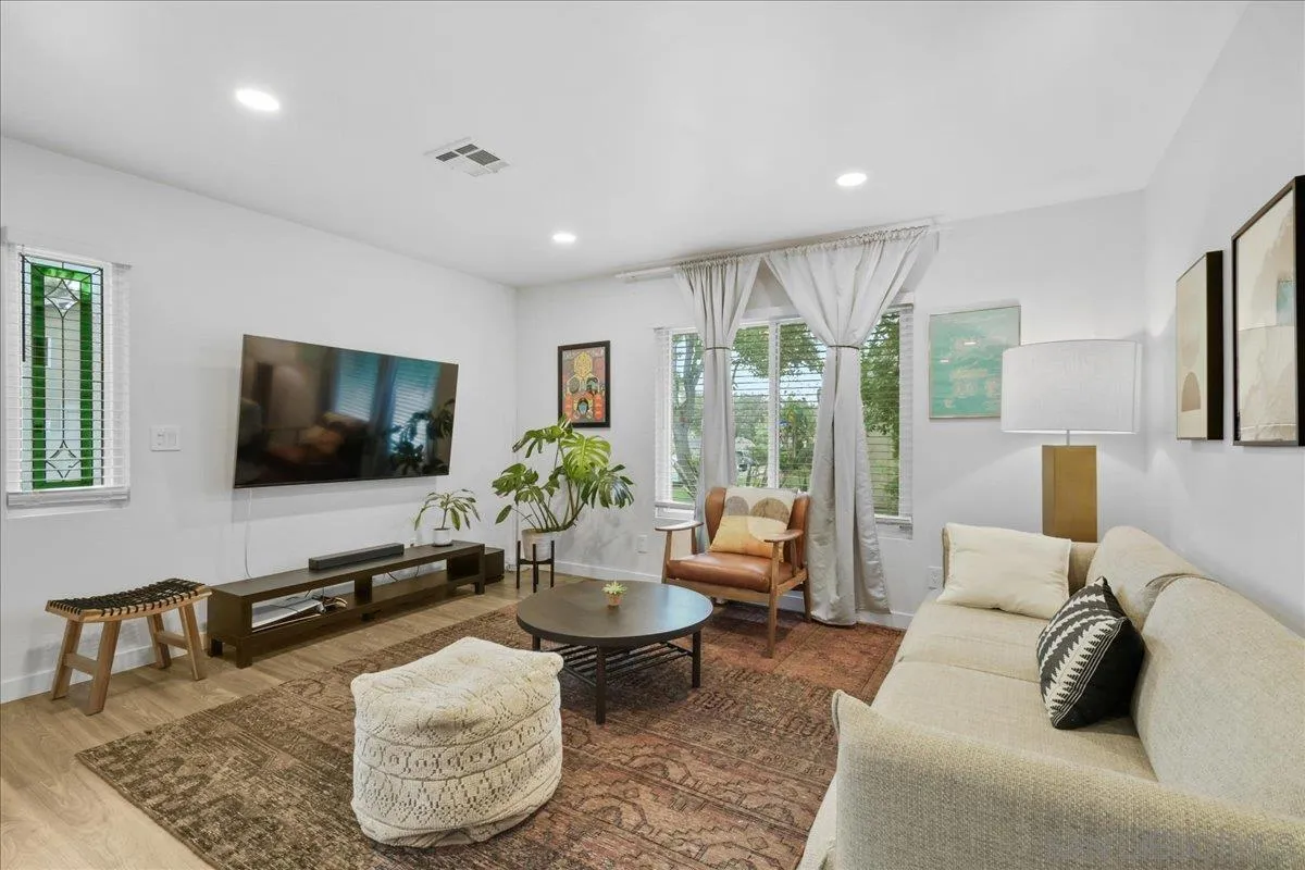 Photo #2: 250037667 Listing 