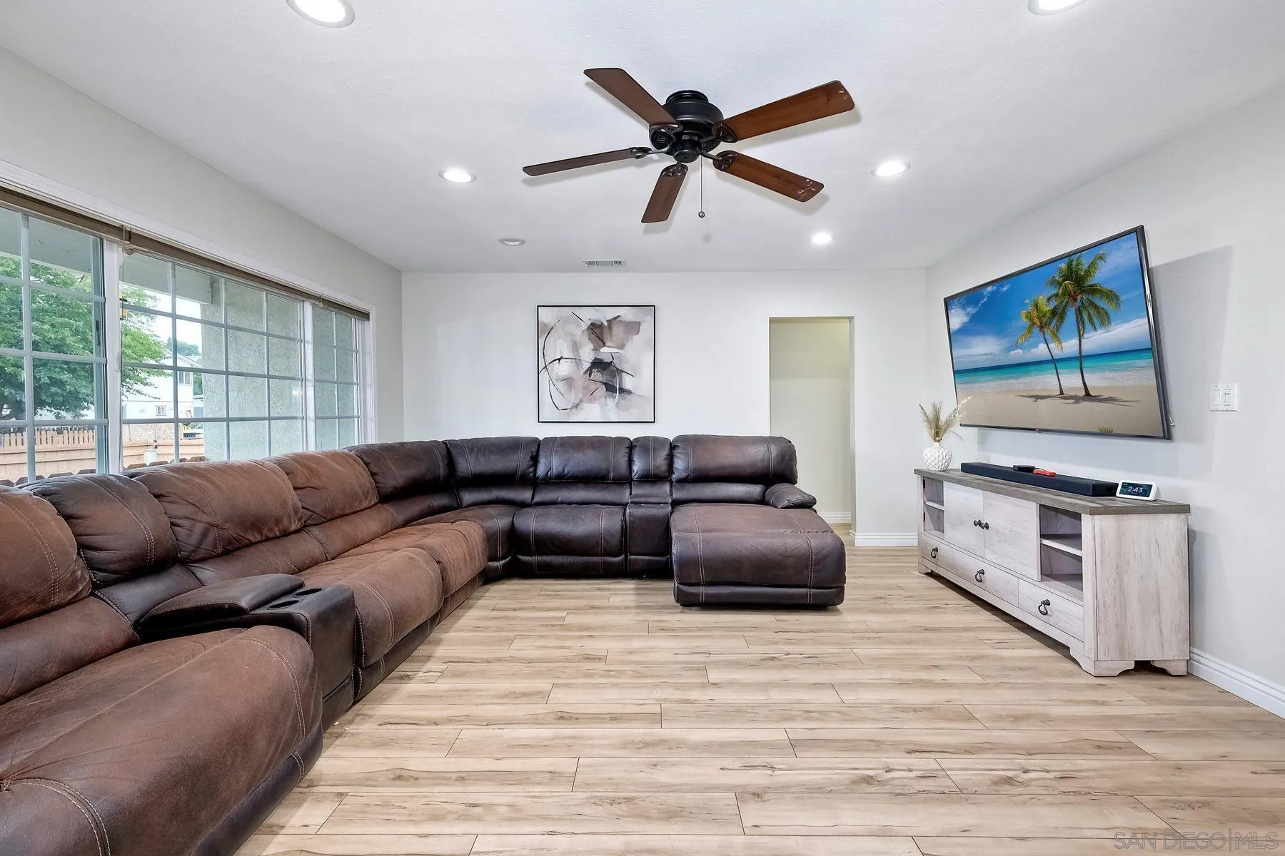 https://cdn.realtyfeed.com/cdn/127/250037668/04ada8e2ca79f4997c7fec0d25c27cae.webp