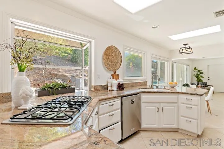 https://cdn.realtyfeed.com/cdn/127/250037669/8983af063e6713e6280a7a70cedbec1c.webp