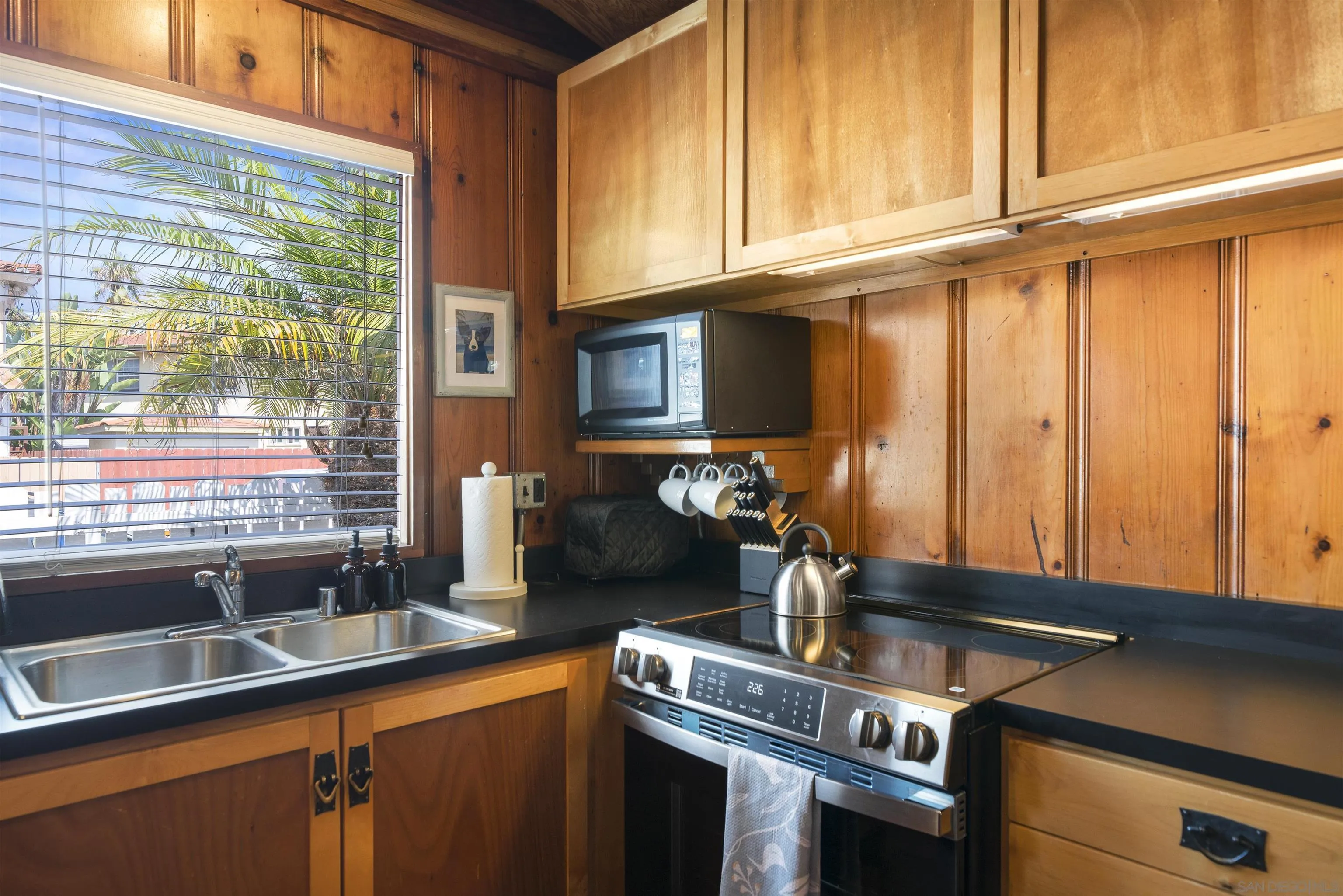 https://cdn.realtyfeed.com/cdn/127/250037676/cf0b0a8ad27f5a76a5e68a1d9aa1d339.webp